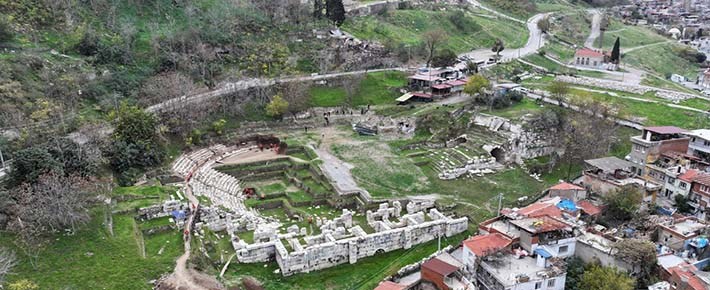 SMYRNA ANTİK TİYATROSU GÜN YÜZÜNE ÇIKIYOR