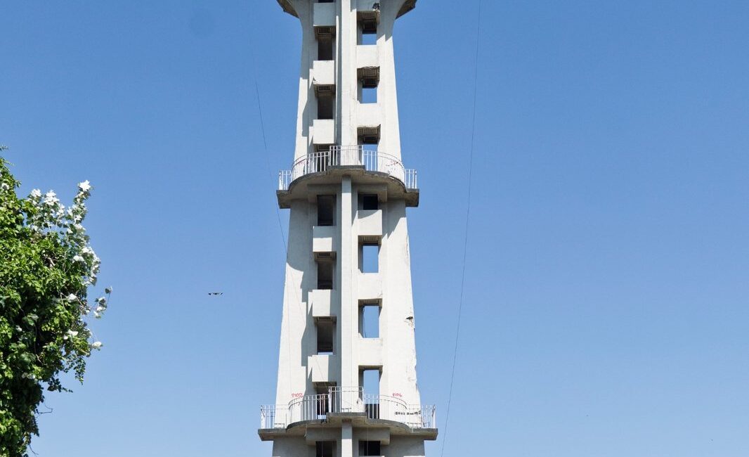 Yaklaşık 90 yıldır Kültürpark’ın siluetini tamamlayan Paraşüt Kulesi için restorasyon