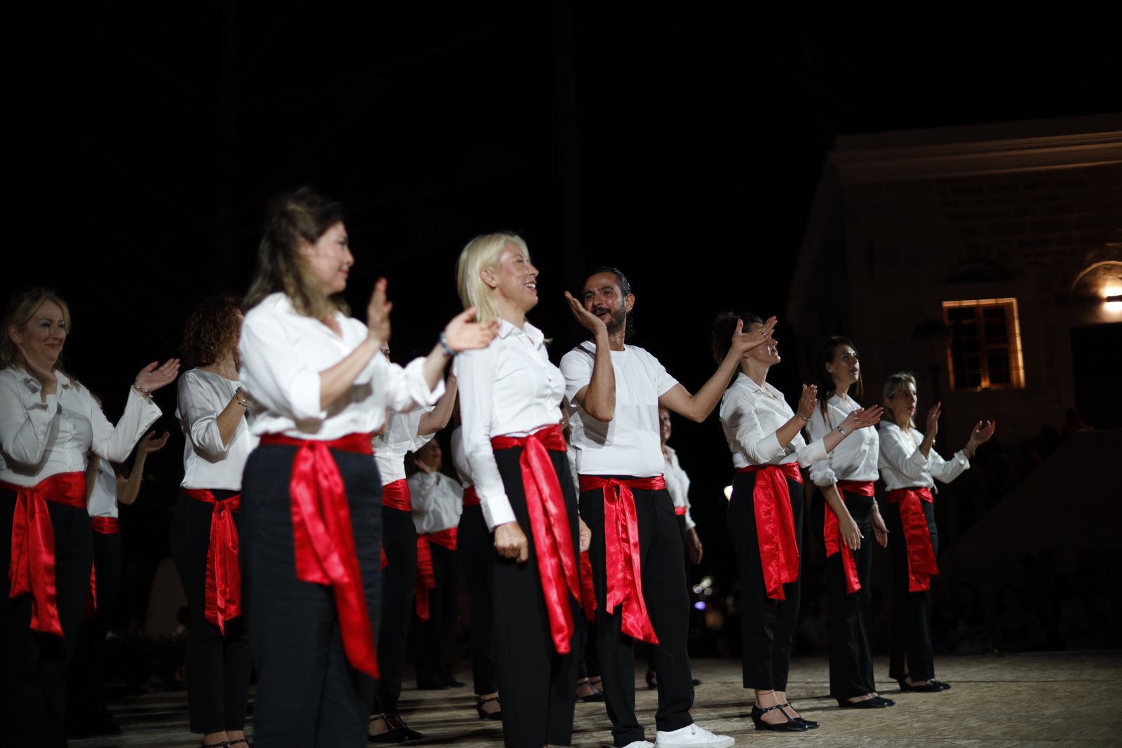 İzmirli Dansapoli, 48 dansçıyla dostluk köprüsü kurdu