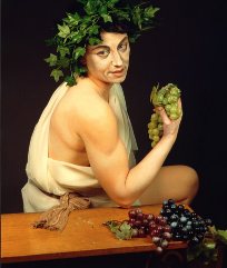 Cindy Sherman’ın eserleri üzerinden kadın kimliğini okumak