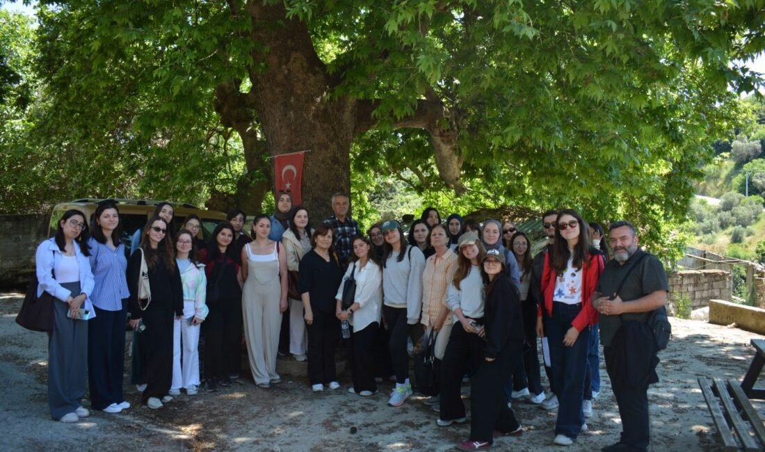 Ege Üniversitesi Edebiyat Fakültesi Sosyoloji Bölümü öğrencileri, köy sosyolojisi dersi