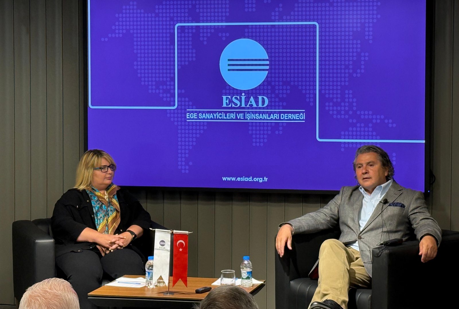 ESİAD toplantısında konuşan Global Resources Partners Yönetim Kurulu Başkanı ve