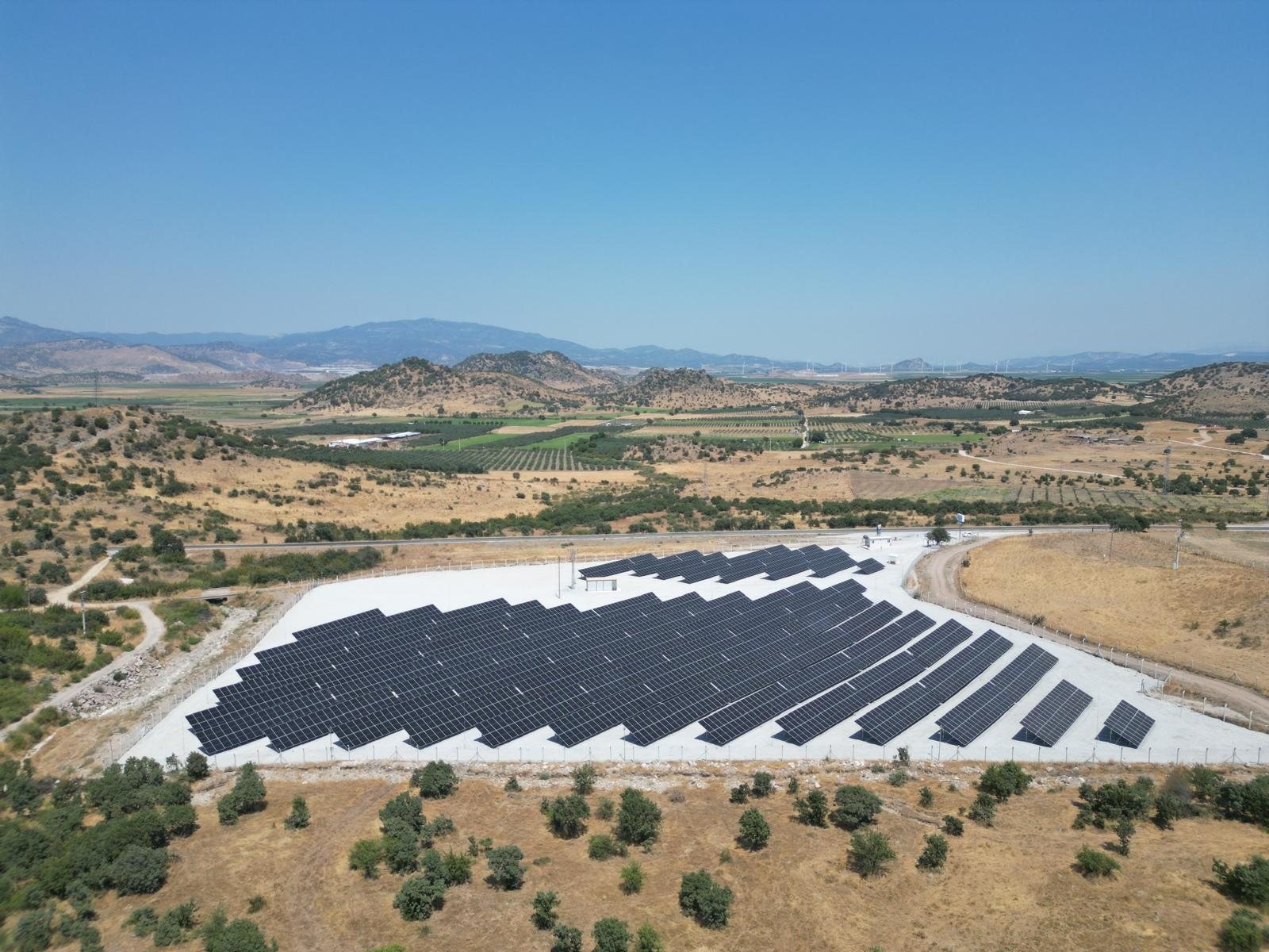 Dikili Belediyesi’nin 2019 yılında çalışmalarına başladığı Güneş Enerjisi Santrali, haziran