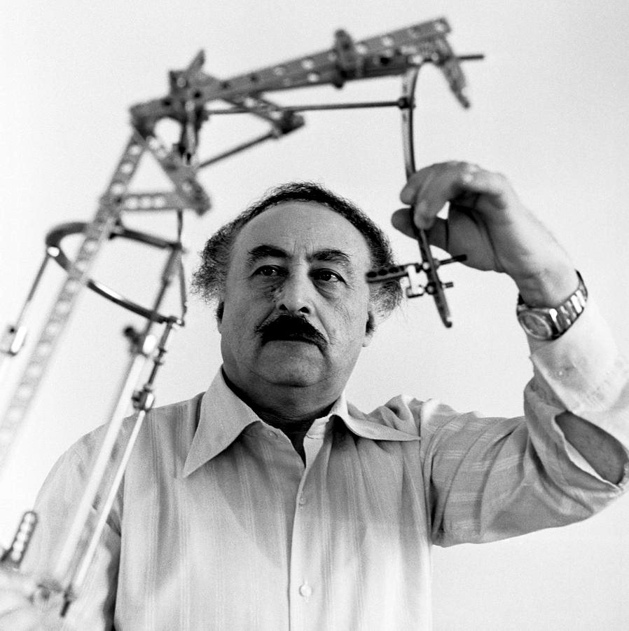 Doktor Gavriil A. İlizarov ve dıştan tespit yönteminin İzmir Atatürk Eğitim Hastanesi’nde uygulanması