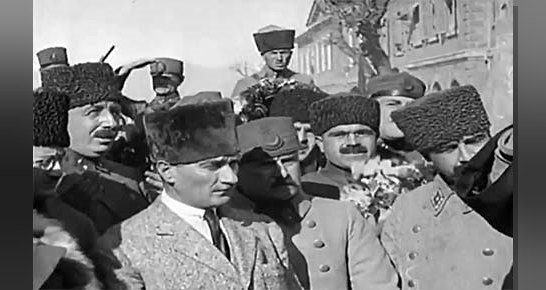 Eylül 1922'de İzmir'in kurtuluşu ve "Küçük Asya Macerası"nın sona erdiği