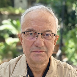 Uz. Dr. Metin Özer yazar fotoğrafı