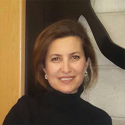 Zeynep Omay yazar fotoğrafı