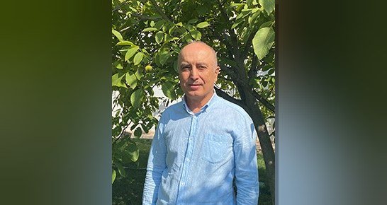 Sorbonne'da doktorasını tamamlayan iletişim bilimci Prof. Dr. Oğuz Adanır'ın akademik