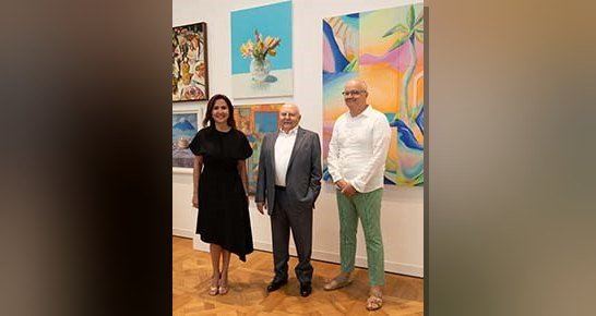 Çeşme Belediyesi desteğiyle açılan Arkas Sanat Alaçatı, iki farklı sergiyle