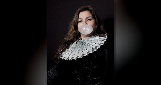 İzmir'e yerleşerek kendi bağımsız radyosunda program yapan yazar, çizer ve
