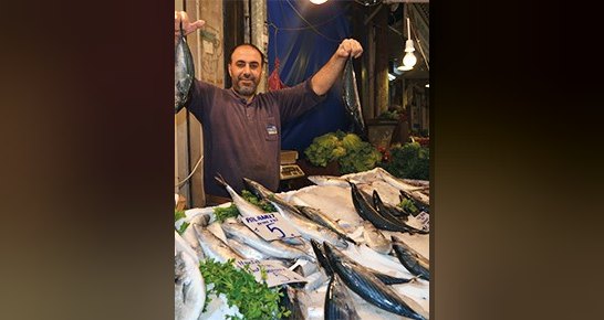 Av yasağının kalkmasıyla bereketlenen balık tezgahları ve Havra Sokağı'nın eski
