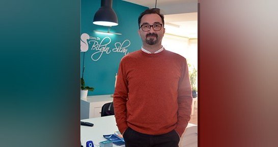 Yazar, Yedi Bilgeler Kitap ve Felsefe Kulübü başkanı ve dansçı