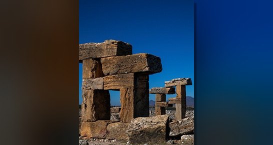 Uşak'ta Ulubey Kanyonu içinde bir tepe üzerine kurulu Blaundus Antik