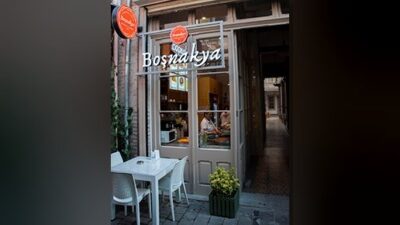 Boşnakya, Filibeli Han yakınında Boşnak böreği, çeşit çeşit börekler ve