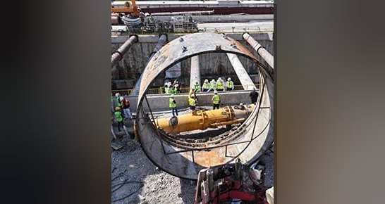 İzmir Büyükşehir Belediyesi'nin öz kaynaklarıyla yapılan Buca Metrosu'nda tünel kazıları