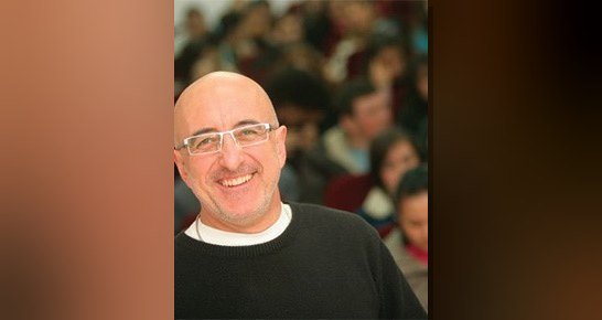 İletişim Söyleşileri'nin bu ayki konuğu, İzmir'de pek çok ilke imza