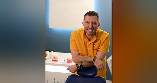 Diş Hekimi Emre İpor, sağlığın ağızda başladığını beş adımda anlatıyor.