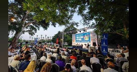 İzmir Büyükşehir Belediye Başkanı Cemil Tugay, "Fuar Şehrin Kalbinde" sloganıyla