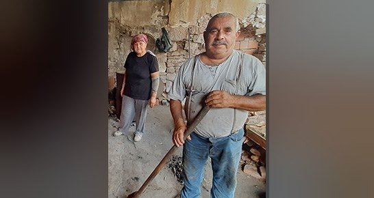 Ayvalık'ta 50 yıldır deniz kumunda pişirilen Girit leblebisi ve üreticisi