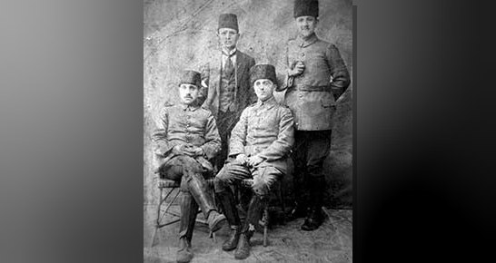Kökler dizisinde Niş'ten İzmir'e gelen ileri görüşlü bir tüccarın bilim
