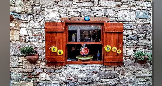 Butik otelleri, Boşnak börekleri ve Arnavut kaldırımlı taş sokaklarıyla Küçükköy'e