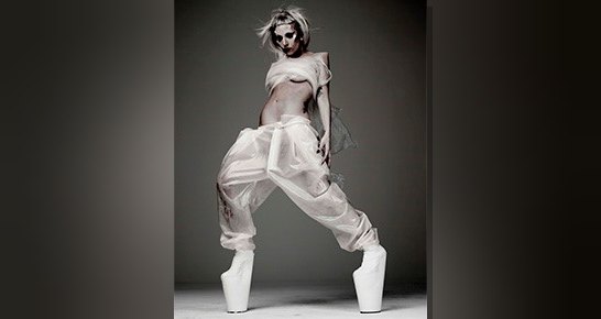 Modernizmin kadının toplumsal konumuna etkisi bağlamında Lady Gaga'nın avangardist moda