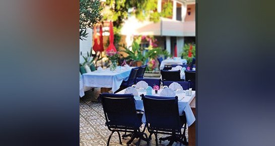 Sota Alaçatı, canlı ıstakoz, istiridye ve mavi yengeç gibi lezzetlerle