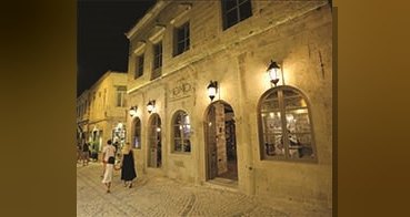 Momo Alaçatı, İtalyan şef Lorenzo Pellechia'nın menüsü, ayrıcalıklı ambiyansı ve