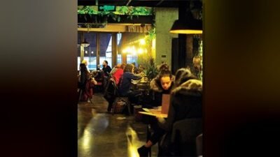 Pan Kitabevi Kafe Restoran, renkli bahçesi ve dekorasyonuyla kitap kafelerin
