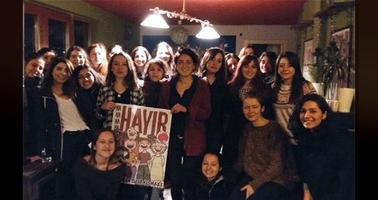 Nar Kadın Dayanışması'nın isyan ve kahkahayla dolu "Hayır" çalışmaları ve