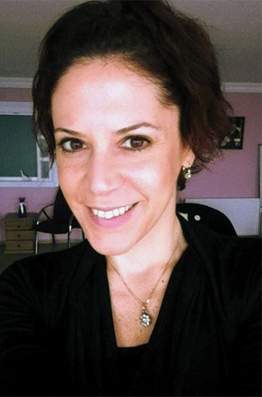 Burcu Atatür yazar fotoğrafı