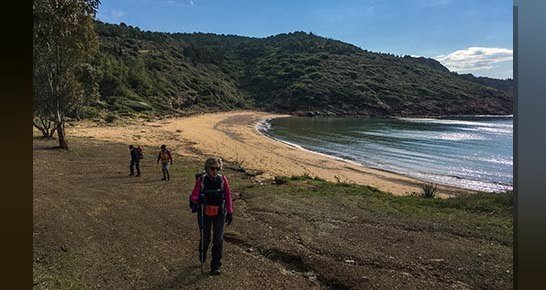 Seferihisar'da Doğanbey sahillerine bakan Çıfıt Kalesi'nden Sıcaksu Koyu'na uzanan bir