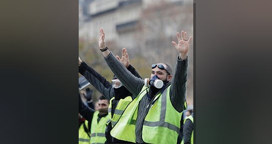Fransa'daki Sarı Yelekliler'in 30 bin kişilik ankete dayanarak belirlediği 42