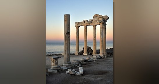 Rehberlik anılarıyla Antalya'daki Side Antik Kenti'nin tarihi ve kalıntıları.