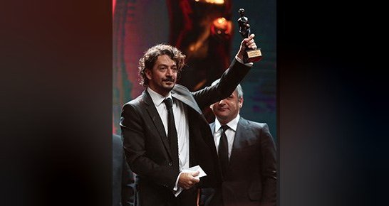 Yönetmen Tolga Karaçelik ile filmleri, sinema dili ve sanatına dair