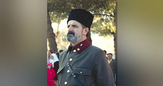 Karşıyaka Belediye Tiyatrosu ile özdeşleşen Zekeriya Hocalar tiyatrodaki 40. yılını